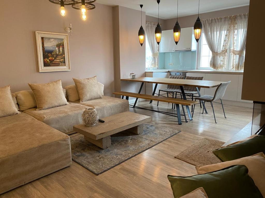 Apartment Cozy Front Flat Bequeme An Der Pogradec